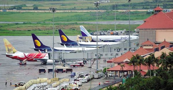 ഇടുക്കി അണക്കെട്ട് തുറന്ന പശ്ചാത്തലത്തില്‍ നെടുമ്പാശേരിയിൽ വിമാനങ്ങളുടെ ലാൻഡിങ് നിർത്തി വെച്ചു