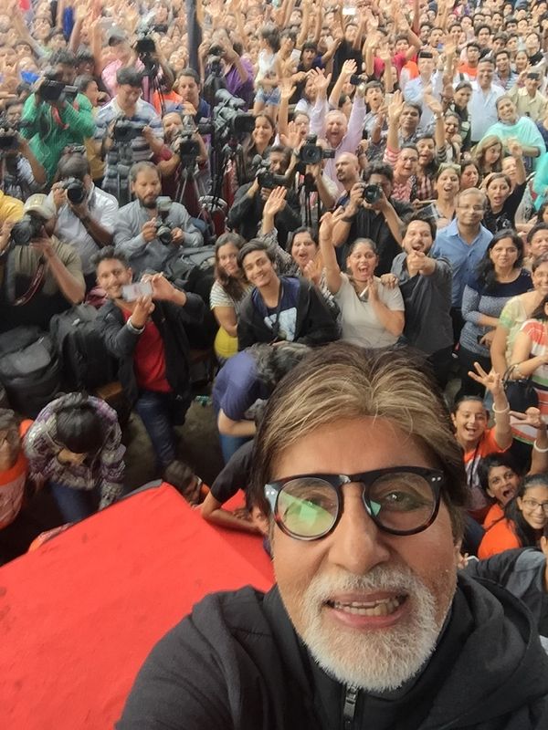 When Amitabh Bachchan took selfies with students!