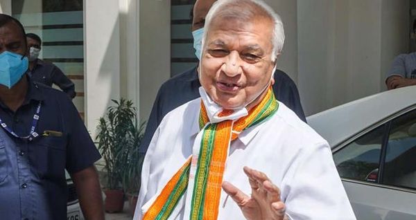 ഗവർണറുടെ വിമാനയാത്ര ചെലവിന് 30 ലക്ഷം അനുവദിച്ച് സർക്കാർ