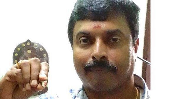 ലോകത്തിലെ ഏറ്റവും ചെറിയ രാമായണം, 603 വാക്കിലൊതുക്കി തൃശൂർക്കാരൻ; ഒരു പേജിൽ രണ്ട് വാക്ക് മാത്രം