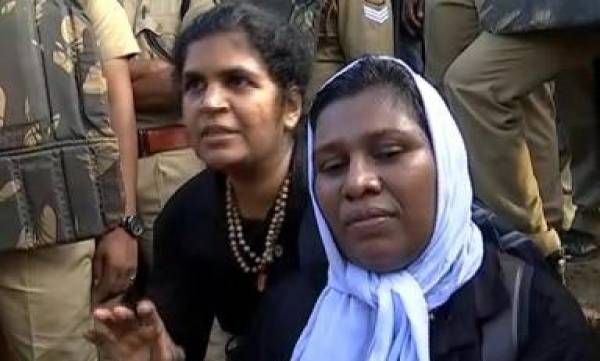 പോലീസ് സുരക്ഷയില്‍ ബിന്ദുവും കനകദുര്‍ഗ്ഗയും  ശബരിമല ചവിട്ടി