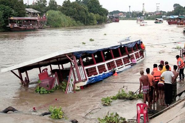 തായ്‌ലന്റില്‍ ബോട്ട് അപകടം; 13 പേര്‍ മരിച്ചു; നിരവധി പേരെ കാണാതായി(വീഡിയോ)