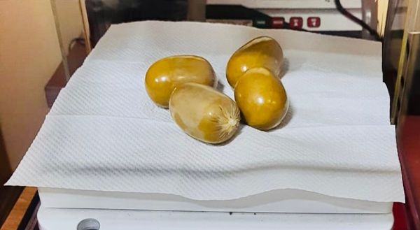 കൊച്ചിയില്‍ സ്വര്‍ണവേട്ട; ശരീരഭാഗങ്ങളില്‍ ഒളിപ്പിച്ച 46 ലക്ഷം രൂപയുടെ സ്വര്‍ണവുമായി മലപ്പുറം സ്വദേശി പിടിയില്‍