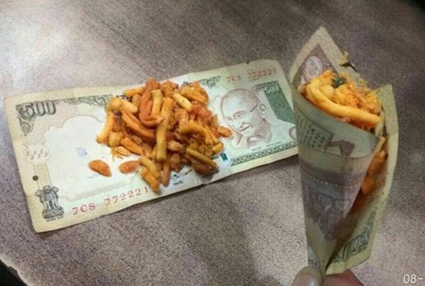 നോട്ടുകളില്‍ കപ്പലണ്ടിയും പലഹാരങ്ങളും പൊതിഞ്ഞ ചിത്രം പ്രചരിപ്പിച്ചവര്‍ കുടുങ്ങിയേക്കും