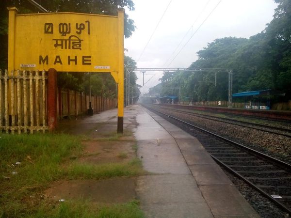 ഓർമകളുടെ കൈപിടിച്ച്  മയ്യഴിയിലൂടൊരു യാത്ര