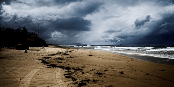 പാരനോമിയൽ ആക്ടിവിറ്റികളുടെ പേരില്‍ ഏറെ കുപ്രസിദ്ധി നേടിയ ഇന്ത്യയിലെ ദുമാസ് ബീച്ച്