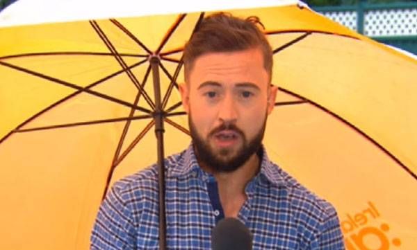 ലൈവ് റിപ്പോര്‍ട്ടിംഗിനിടെ റിപ്പോര്‍ട്ടറെ കാറ്റുകൊണ്ടുപോയി