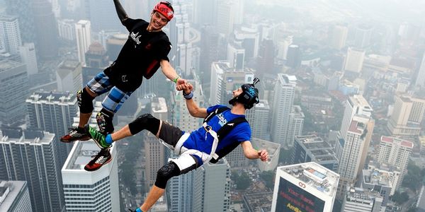 സ്കൈ ജംപ് ഫ്രം കെഎല്‍ ടവര്‍.  വീഡിയോ കാണാം