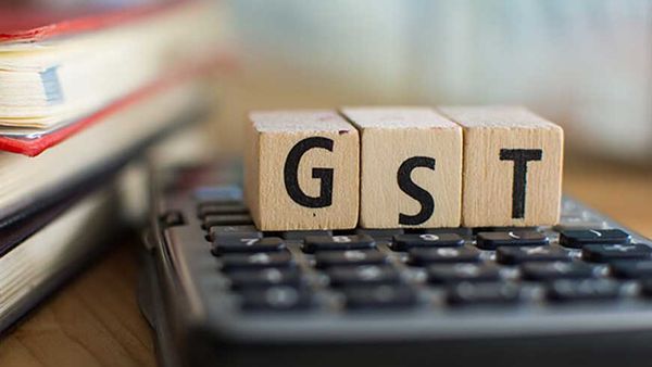 നാല്‍പ്പത് ഉത്പന്നങ്ങളുടെ  ജിഎസ്ടി കുറച്ചു