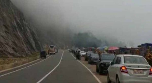 മണ്ണിടിച്ചിൽ ഭീഷണി; മൂന്നാർ ഗ്യാപ്പ് റോഡിൽ രാത്രി യാത്ര നിരോധിച്ചു