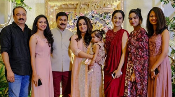 കുഞ്ഞനുജത്തിയുടെ പിറന്നാൾ ആഘോഷിക്കാൻ മീനാക്ഷിക്കൊപ്പം നമിത പ്രമോദും സംഘവും; വൈറലായി ചിത്രം