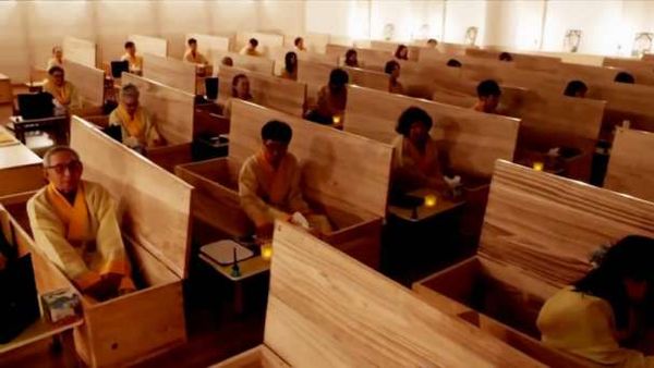 ജീവിച്ചിരിക്കെതന്നെ  സ്വന്തം മരണാനന്തര ചടങ്ങില്‍ പങ്കെടുക്കാം..!; ഇത് 'ലിവിങ് ഫ്യൂണറല്‍'