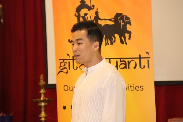 A Chinese takes to Chanting!!!