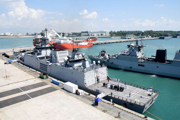 നയതന്ത്ര സന്ദര്‍ശനത്തിന് ഇന്ത്യന്‍നേവി കപ്പലുകള്‍ സിംഗപ്പൂരില്‍....