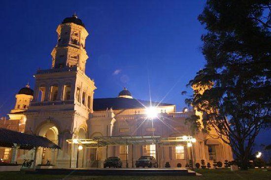 ജൊഹർ ബാഹ്റു, പഴമയുടെ പ്രൗഢി