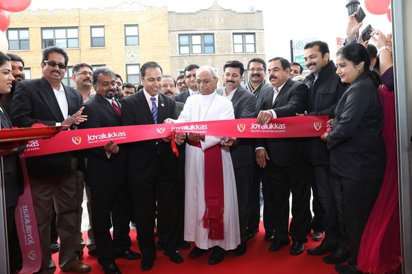 ജോയ് ആലുക്കാസിന്റെ അമേരിക്കയിലെ മൂന്നാമത് ഷോറൂമിന്റെ ഉദ്‌ഘാടനം ചിക്കാഗോയില്‍ നടന്നു.