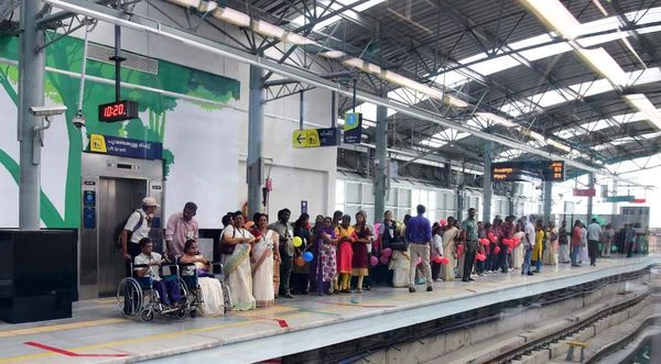 മലയാളി പണി തുടങ്ങി; ഫൈന്‍ ഇനത്തില്‍ തന്നെ കൊച്ചി മെട്രോ ലാഭം നേടുമോ?