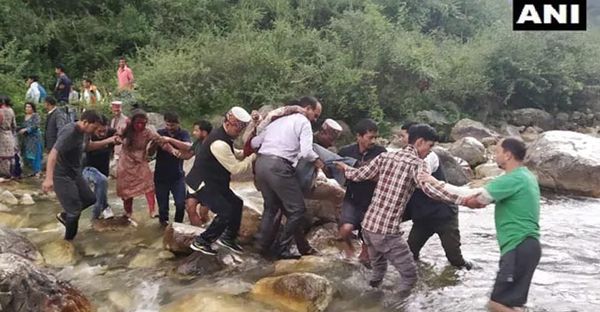 കുളുവില്‍ ബസ് കൊക്കയിലേക്ക് മറിഞ്ഞ അപകടം: മരണം 42 ആയി