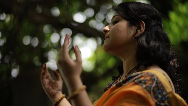 വിഷുക്കൈനീട്ടമായ് ശ്യാമ മോഹനാ..