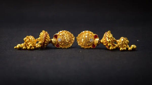 സ്വർണവില കുത്തനെ ഇടിഞ്ഞു