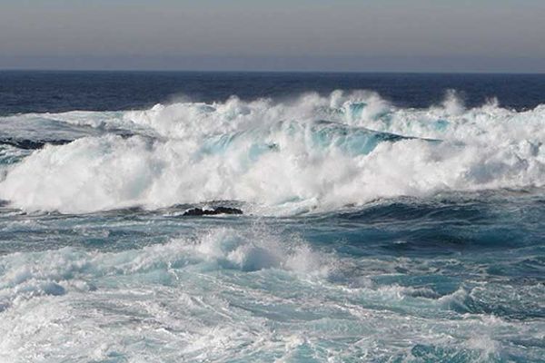 കേരളത്തില്‍ അടുത്ത മൂന്ന് ദിവസത്തിനുള്ളലില്‍ സംസ്ഥാനത്ത് കനത്ത മഴയും കൊടുങ്കാറ്റും; വ്യാഴാഴ്ച വരെ കടലില്‍ പോകരുതെന്ന് മുന്നറിയിപ്പ്