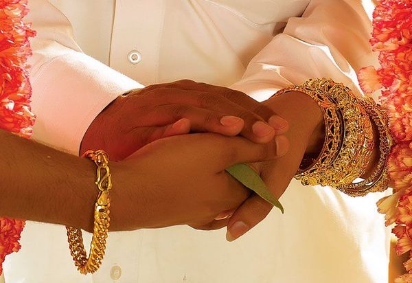 മകന്‍  സ്നേഹിച്ച് ഉപേക്ഷിച്ച പെണ്‍കുട്ടിയുടെ കല്ല്യാണം നടത്തി അച്ഛൻ...!