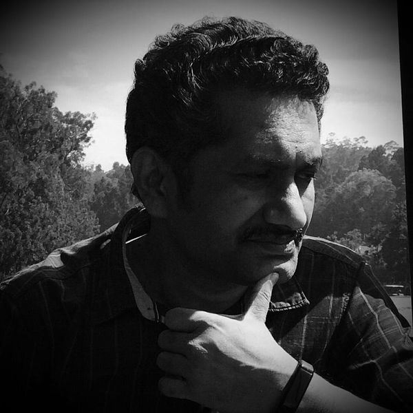 ഡയലോഗുകളിലെ സ്ത്രീവിരുദ്ധത ഇല്ലാതാക്കിയത് കൊണ്ടോ ഏതെങ്കിലും നടൻ അങ്ങനെയുള്ള സിനിമകൾ വേണ്ടെന്ന് വെച്ചത് കൊണ്ടോ മലയാള സിനിമയുടെ ആണ്കോയ്മയും ആൺചായ്‌വും ഇല്ലാതാകുകയില്ല; മലയാള സിനിമയിലെ സ്ത്രീവിരുദ്ധതയെ കുറിച്ചു നജീബ് മൂടാടി എഴുതുന്നു