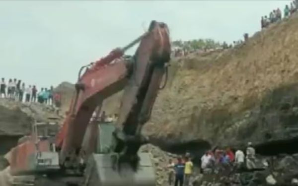 ജാര്‍ഖണ്ഡില്‍ കല്‍ക്കരി ഖനി ഇടിഞ്ഞുവീണ് മൂന്ന് മരണം; നിരവധി പേര്‍ കുടുങ്ങിക്കിടക്കുന്നു