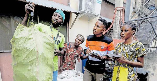 സ്കൂൾ ഫീസായി മാലിന്യം: നൈജീരിയൻ പദ്ധതിക്ക് ഫുൾ മാർക്ക്