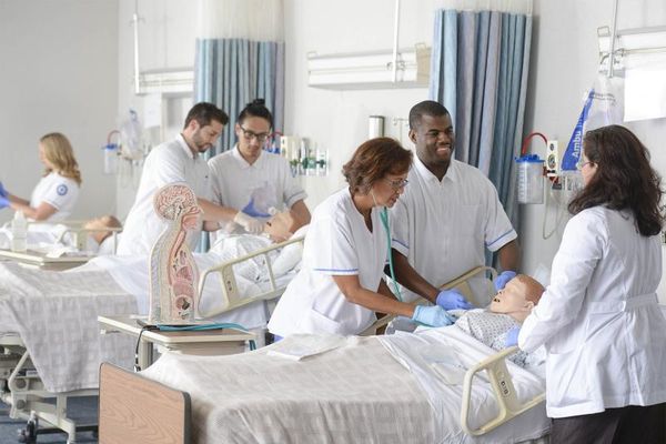 “നേഴ്സിംഗ് പ്രൊഫഷന് അധികം വില കല്‍പ്പിക്കാത്ത സിംഗപ്പൂരിലെ നേഴ്സുമാരുടെ മെന്റല്‍ &ഫിസിക്കല്‍ സ്ട്രെയിന്‍ വളരെ കൂടുതല്‍” , സിംഗപ്പൂരില്‍ നിന്നും യുകെയിലെത്തിയ മലയാളി നേഴ്സ് പ്രതീക്ഷ കുര്യന്റെ പോസ്റ്റ്‌ വൈറല്‍ ആകുമ്പോള്‍ സൈബര്‍ ലോകത്ത് അനുകൂലിച്ചും പ്രതികൂല