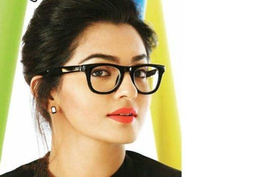 അച്ഛനമ്മമാരെ  ഇടംവലം ചേർത്ത്  പിടിച്ച്  അഭിമാനത്തോടെ പാർവ്വതി; ആശംസകൾ നേർന്ന് ആരാധകർ