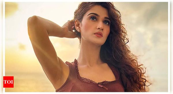 സിനിമ നിർമാണത്തിന്‍റെ പേരിൽ നാല് കോടി തട്ടി; പരാതിയുമായി നടി ആരുഷി