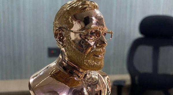 ഗുജറാത്ത് തെരഞ്ഞെടുപ്പ് വിജയം; സന്തോഷ സൂചകമായി മോദിയുടെ 11 ലക്ഷത്തിന്റെ സ്വർണ പ്രതിമ