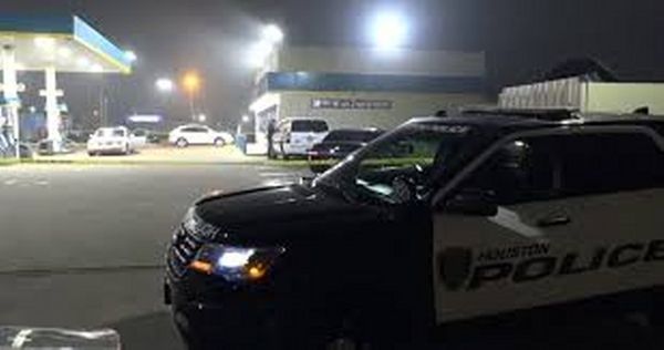 മണിക്കൂറില്‍ 130 കിലോമീറ്റര്‍ വേഗതയില്‍ സഞ്ചരിക്കവെ ക്രൂയിസ് കണ്‍ട്രോള്‍ തകരാറിലായി; 15 പൊലീസ് വാഹനങ്ങളില്‍ അബുദാബി പോലീസിന്റെ സാഹസികരക്ഷാപ്രവര്‍ത്തനം