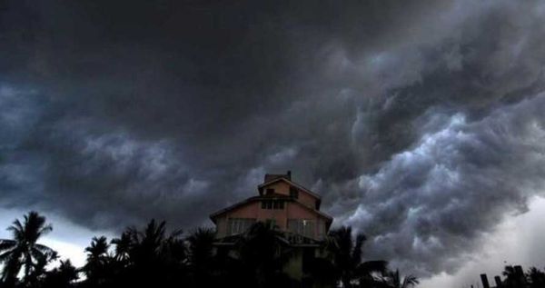 കേരളം മുഴുവൻ റെഡ് അലര്‍ട്ട് പ്രഖ്യാപിച്ചു