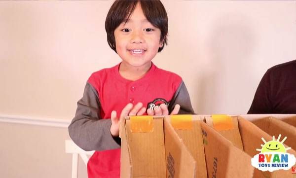 ഇത്തിരിപോന്ന ഈ ആറുവയസ്സുകാരന്‍ ഒരു വര്ഷം സമ്പാദിക്കുന്നത്  70 കോടി രൂപ