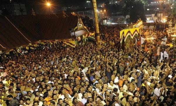 ശബരിമല ദര്‍ശനത്തിനു സുരക്ഷ ആവശ്യപെട്ടു  25 വയസ്സുകാരി പമ്പയില്‍