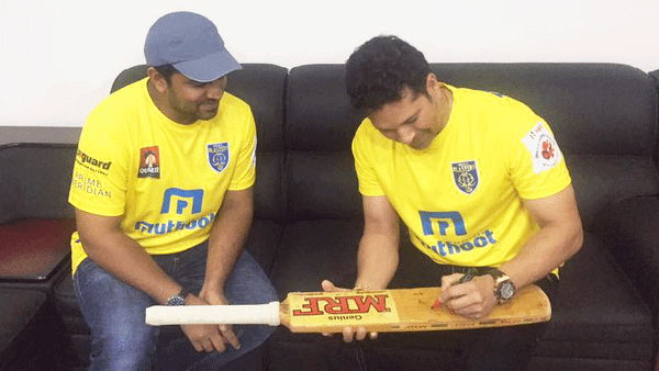 നിവിന് ഇത് സ്വപ്നനിമിഷം ; നിവിന്റെ 18 വര്‍ഷം പഴക്കമുള്ള ക്രിക്കറ്റ് ബാറ്റില്‍ സച്ചിന്റെ കൈയ്യൊപ്പ്