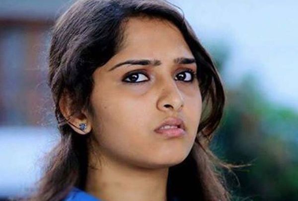 ‘ആരും സഹായത്തിനു എത്തിയില്ല. പലരും ഉറക്കം നടിച്ചു; സ്ത്രീകളടക്കം സഹയാത്രികർ കാഴ്ചക്കാരായി നിന്നു';  ട്രെയിന്‍ യാത്രയിലെ ദുരനുഭവം പങ്കുവെച്ചു നടി സനുഷ