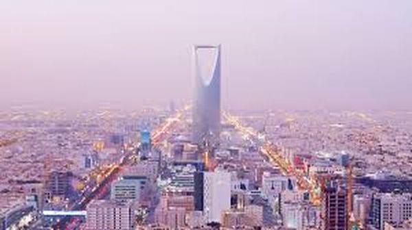 സൗദിയിൽ പ്രവാസികൾക്ക് ഫീസ് ഏർപ്പെടുത്താൻ തീരുമാനം; പ്രതിമാസം 700 റിയാല്‍ വരെ നികുതി