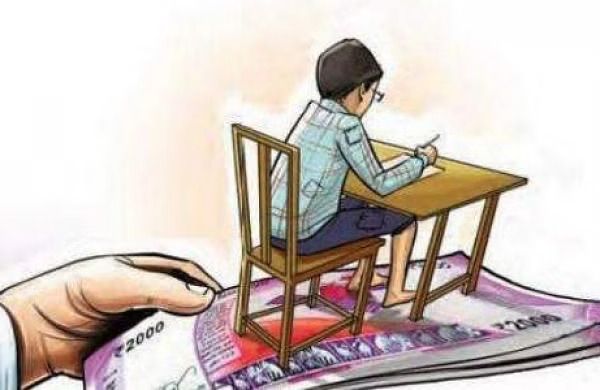 ഫീസ് അടയ്ക്കാൻ വൈകിയതിന് 7-ാം ക്ലാസുകാരനെ തറയിലിരുത്തി പരീക്ഷ എഴുതിച്ചു