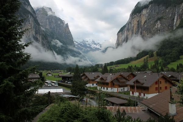 വെറുതെയൊന്നു ഈ സ്വിസ് ഗ്രാമത്തില്‍ വന്നു താമസിക്കാമോ; ഒരു വീടും ഒപ്പം 38,89,950 രൂപയും തികച്ചും സൗജന്യം