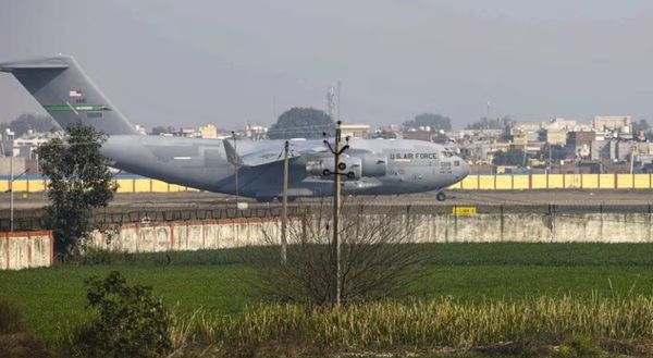 ഇന്ത്യന്‍ കുടിയേറ്റക്കാരെ വിലങ്ങണിയിച്ചു തിരിച്ചയച്ച നടപടി: അമേരിക്കയെ ആശങ്ക അറിയിച്ച് ഇന്ത്യ