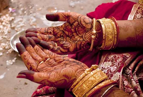 വിവാഹം ദിവസം തന്നെ  കന്യകാത്വ പരിശോധനയ്ക്ക് വിധേയയാക്കി; മണിക്കൂറുകക്കുള്ളിൽ വിവാഹമോചനം ആവശ്യപ്പെട്ട് വധു