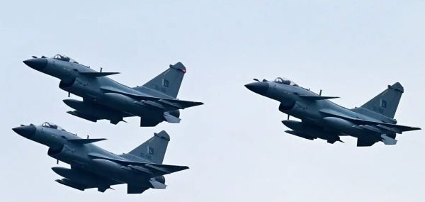 ഫൈറ്റർ ജെറ്റുകൾ കൂടുതൽ നൽകാൻ ചൈന: ഇവ പാകിസ്താൻ നേരത്തെ ഇന്ത്യക്കെതിരെ ഉപയോഗിച്ചതെന്ന് പെന്റഗൺ റിപ്പോർട്ട്