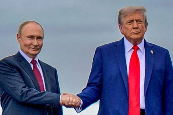 ഇറാനിലെ യുറേനിയം റഷ്യയിലേക്ക് മാറ്റാമെന്ന് പുതിൻ; പറ്റില്ലെന്ന് ട്രംപ്