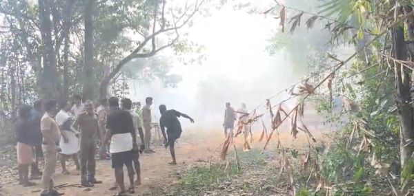 തൃശൂര്‍ മുണ്ടത്തിക്കോട് വെടിക്കെട്ട് പുരയില്‍ സ്‌ഫോടനം; 5 മരണം