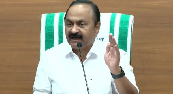 ഇന്ദിര ഗ്യാരന്‍റിയും സ്ത്രീകൾക്ക് കെഎസ്ആർടിസിയിൽ സൗജന്യ യാത്രയും: ആദ‍്യ മന്ത്രിസഭാ യോഗത്തിൽ നിർണായക പ്രഖ‍്യാപനങ്ങൾ