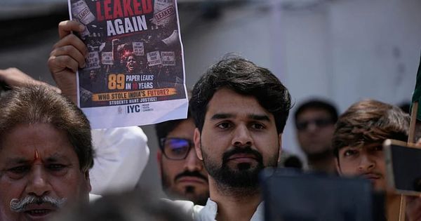 നീറ്റ് പുനഃപരീക്ഷ; ചോദ്യപേപ്പറുകൾ 18 കേന്ദ്രങ്ങളിൽ നിന്ന് വ്യോമസേന എത്തിക്കും