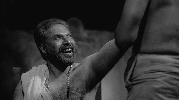 ബ്ലാക്ക് ആൻഡ് വൈറ്റ് ക്യാൻവാസിൽ ഭയത്തിന്റെ വിസ്മയം; അഭിനയത്തിന്റെ അതിരുകൾ മായ്ച്ച് മമ്മൂട്ടിക്ക് വീണ്ടും ദേശീയ ആദരം